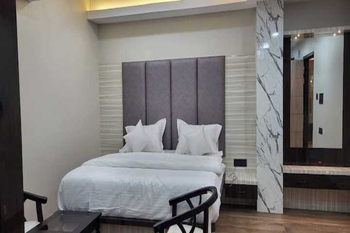 Room 7 of 44