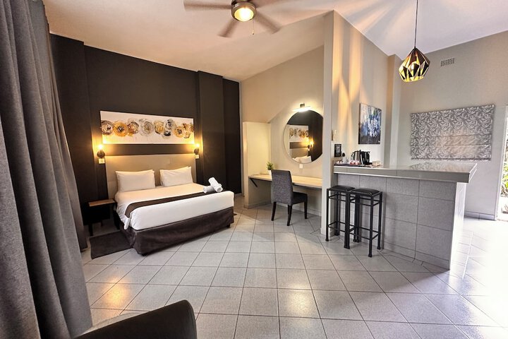Room 25 of 38