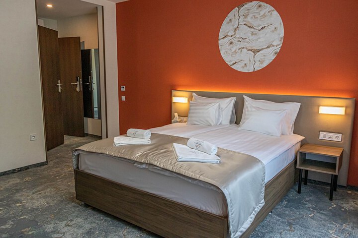 Room 2 of 20