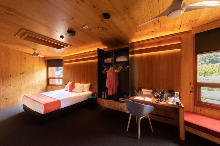 Room 6 of 51