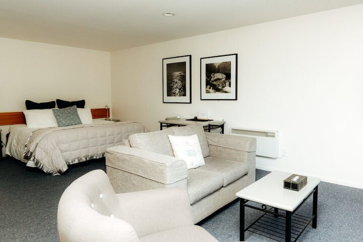 Room 4 of 34