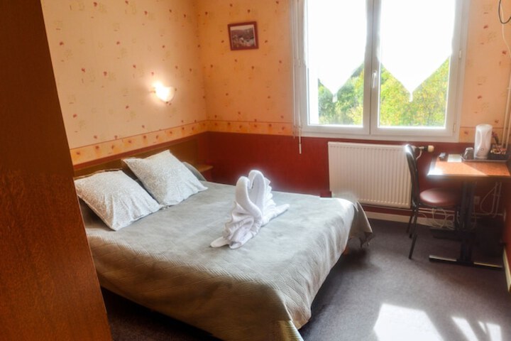 Room 15 of 48