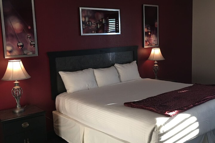 Standard | King Bed (9 of 15)