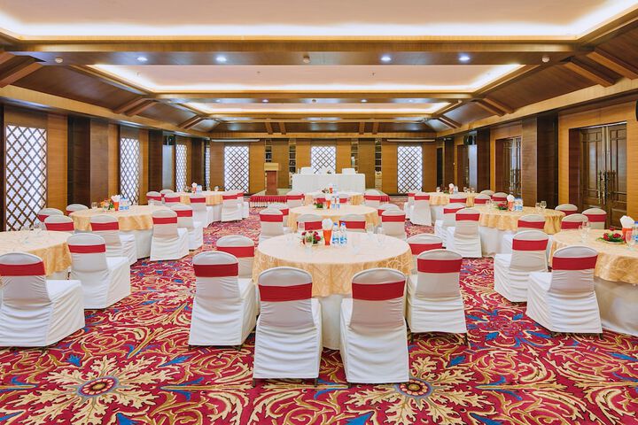 Ballroom/Hall 26 of 37