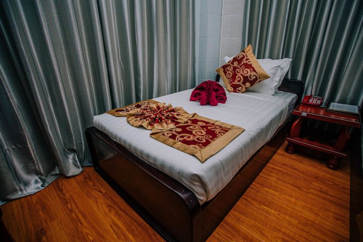 Room 9 of 25