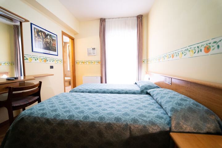 Room 25 of 58