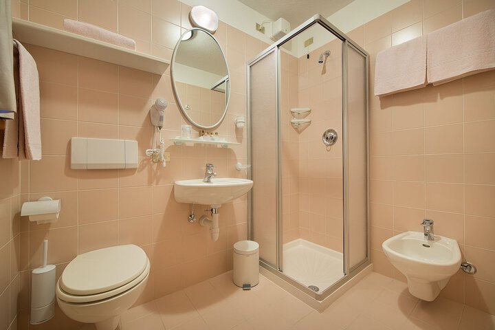 Room 9 of 30