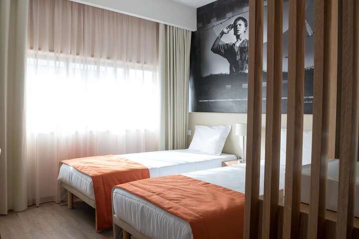 Room 16 of 49