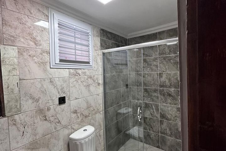 Room 2 of 10