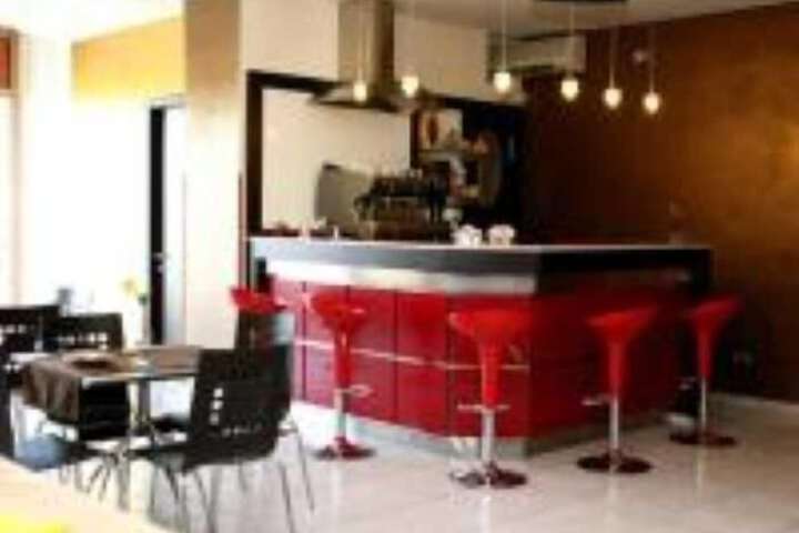 Lounge 13 of 19