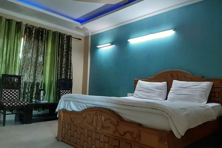 Room 3 of 8