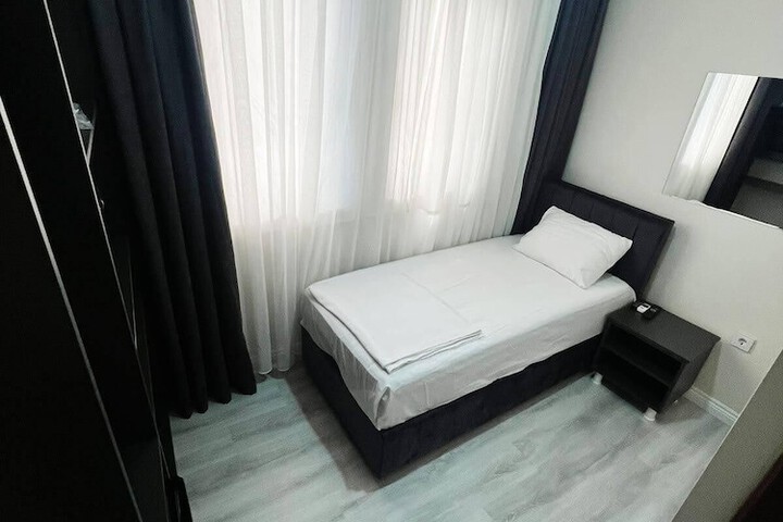 Room 3 of 9