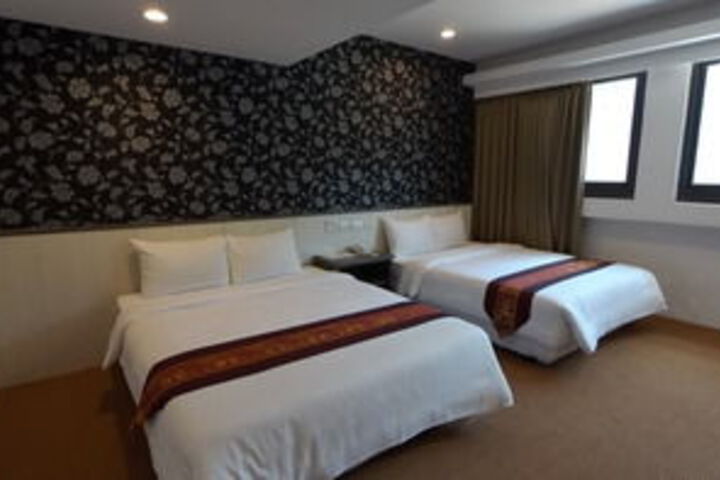 Room 25 of 47