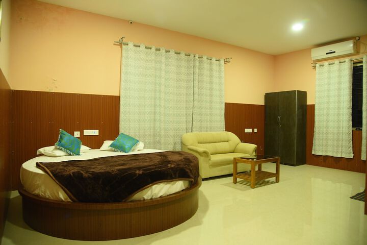 Room 8 of 10