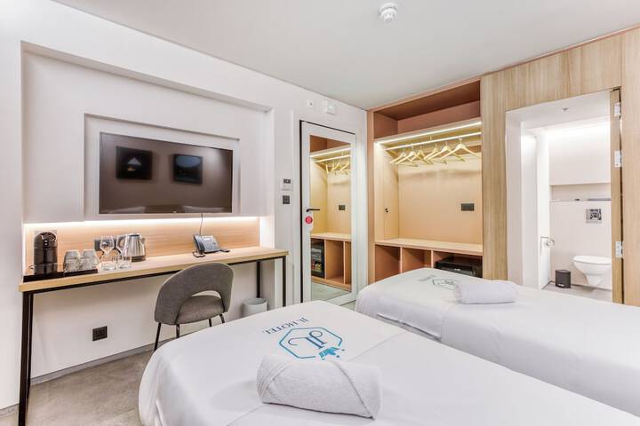 Room 10 of 79