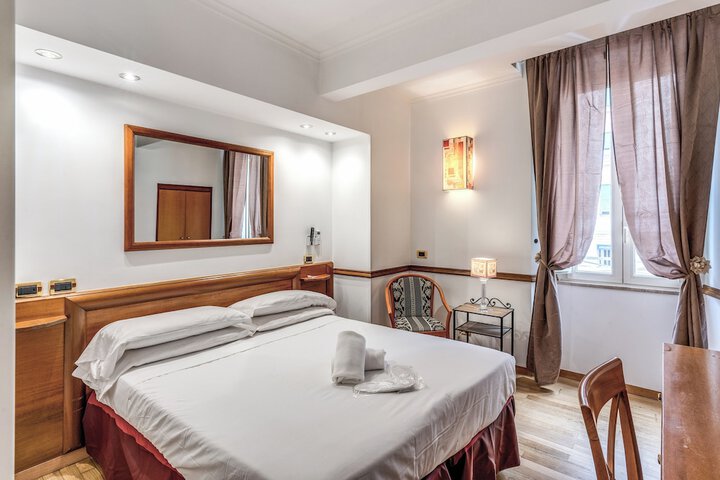 Room 42 of 121