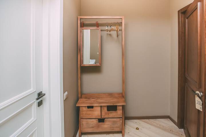 Room 13 of 36