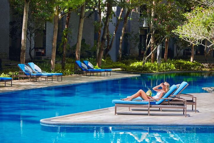Hotel with Pool