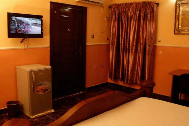 Room 8 of 20