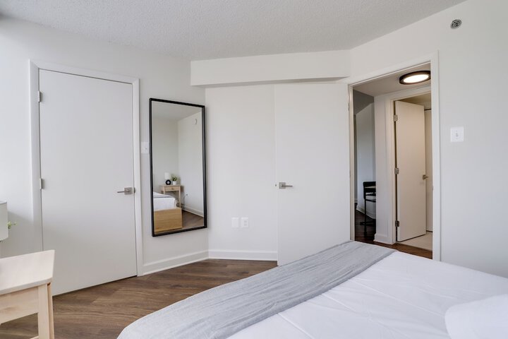 Room 10 of 198