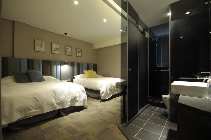 Room 21 of 35