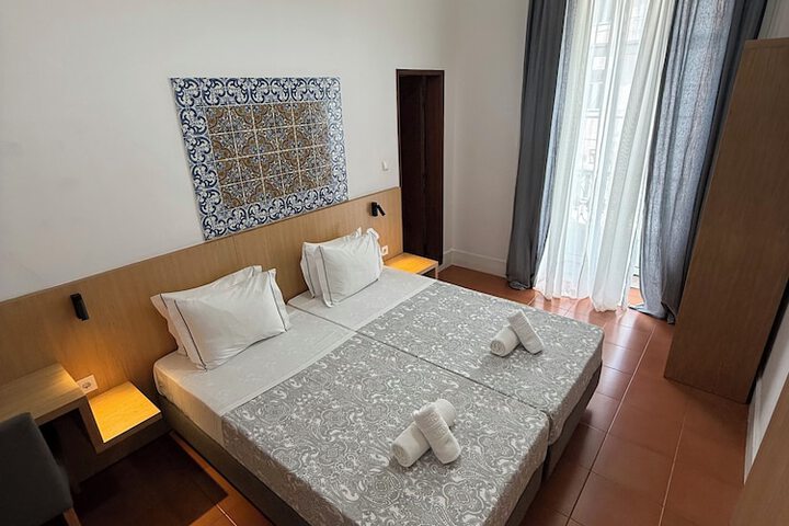 Room 9 of 160