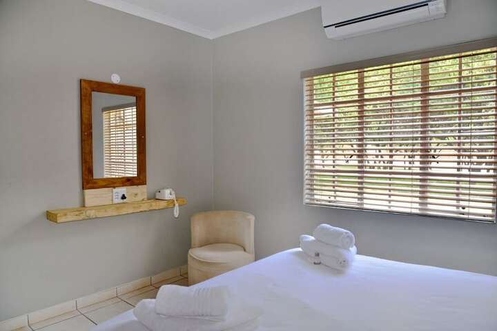 Room 3 of 136