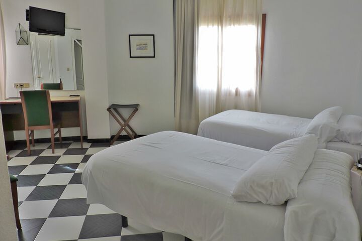 Room 9 of 48