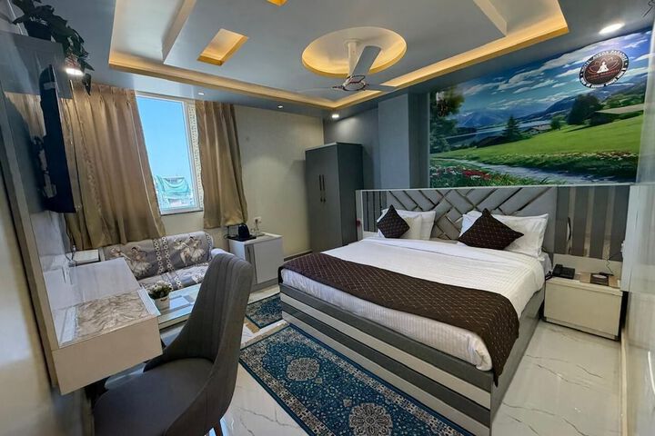 Room 12 of 40