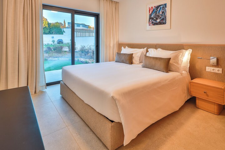 Room 3 of 53