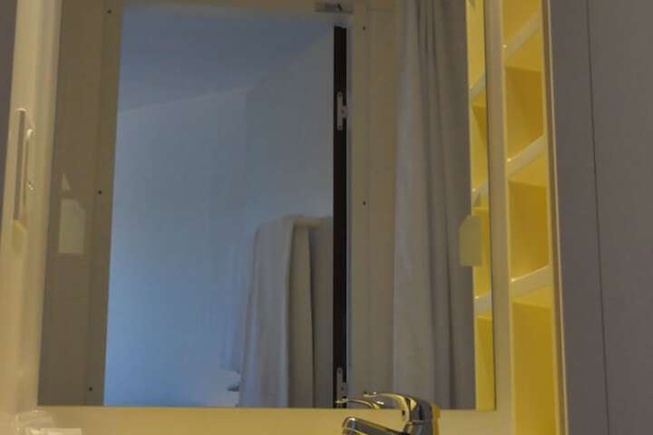 Room 85 of 98