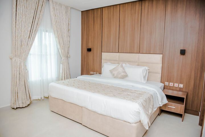 Room 12 of 16