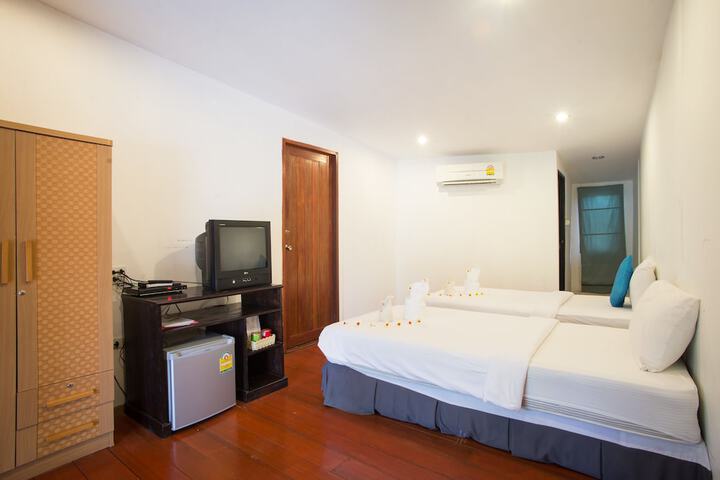 Room 12 of 46