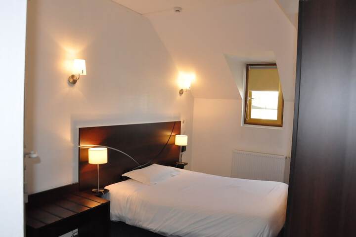 Room 33 of 98