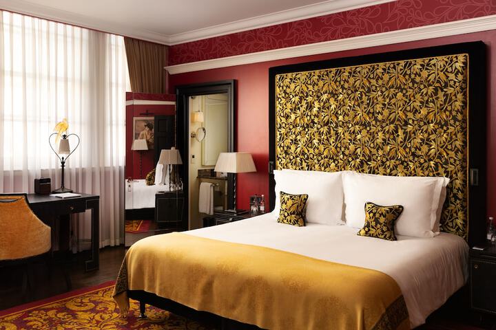 Room 6 of 75