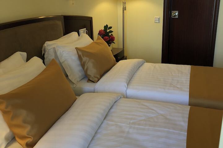 Room 35 of 107