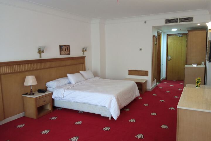 Room 19 of 109