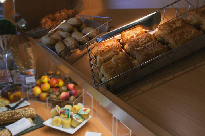 Breakfast/Coffee Service 30 of 42