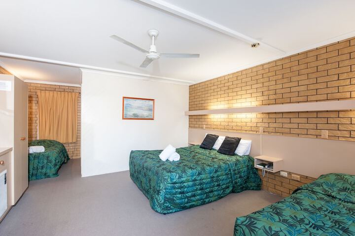Room 27 of 63