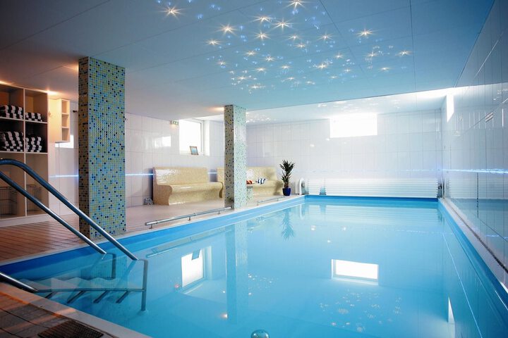 Pool 38 of 72