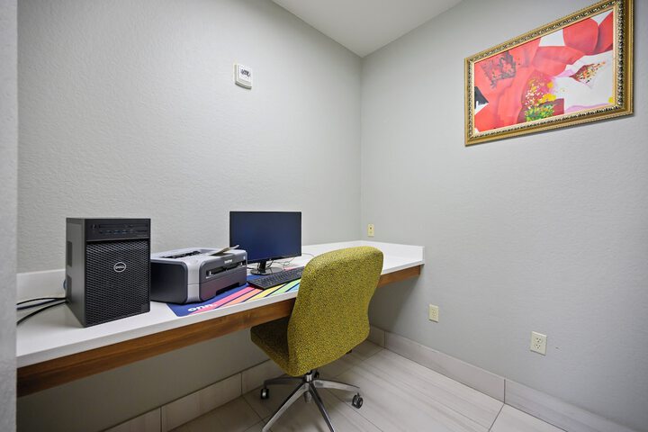 Business Center 28 of 31