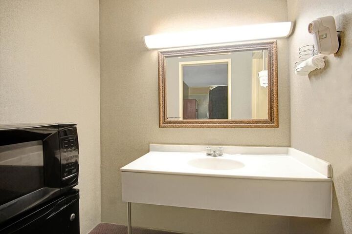 Room 19 of 33