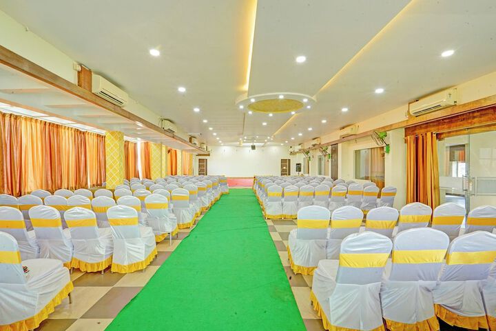 Ballroom/Hall 24 of 33