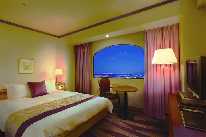 Room 4 of 61