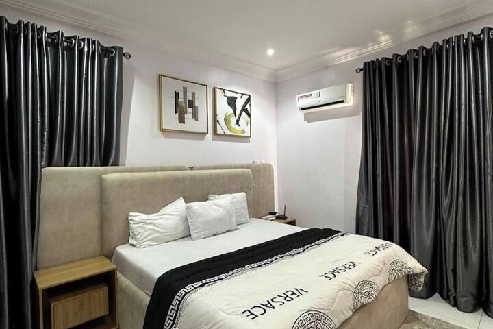 Room 4 of 32