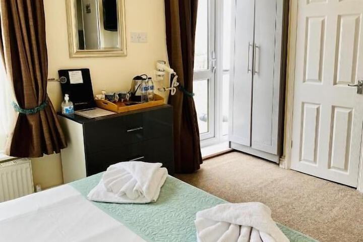 Room 5 of 76