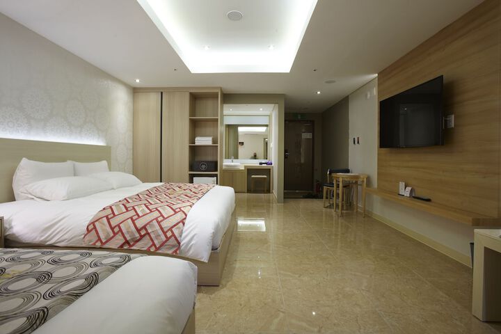 Room 57 of 78
