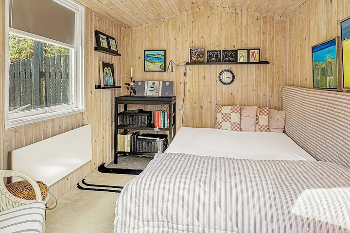 Room 4 of 19