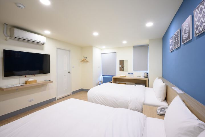 Room 6 of 31