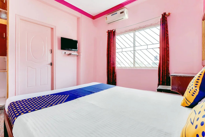 Room 5 of 10